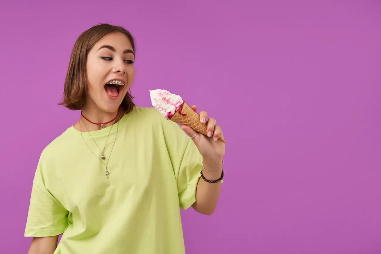 Foods to Eat & Avoid With Braces